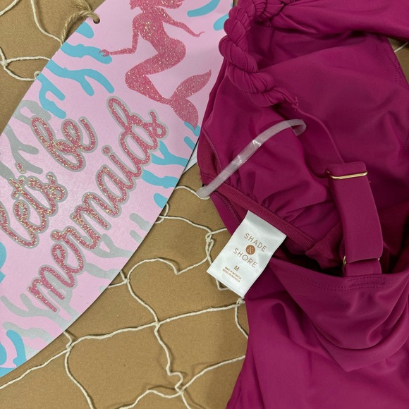 🌴FUCHSIA TWIST SHOULDER SWIMSUIT - Picture 8 of 8